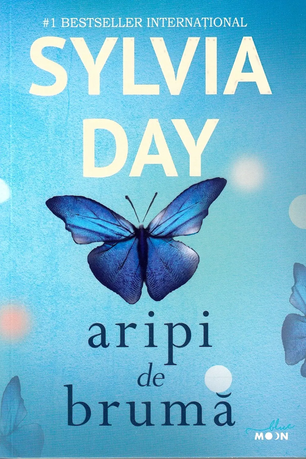 Coperta Aripi de brumă de Sylvia Day